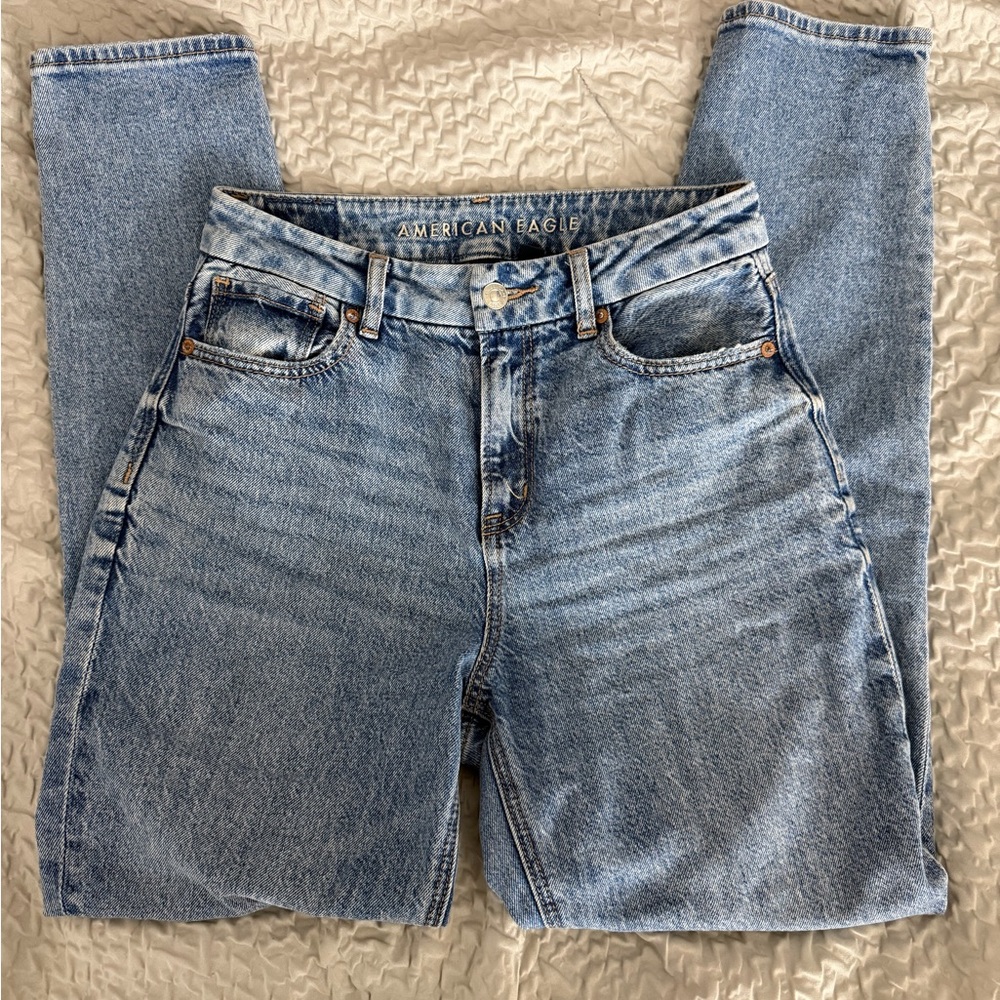 AE Curvy Strigid Mom Jean